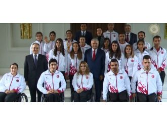 Paralimpik Oyunları’nda madalya alan sporcuları kabul etti