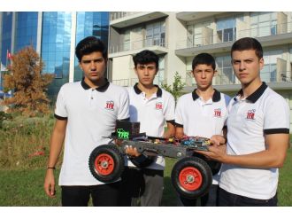 Kendi imkanlarıyla robot yaptılar
