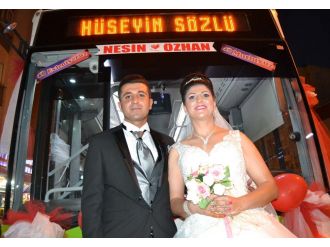 Şoför çiftin gelin arabası, belediye otobüsü oldu