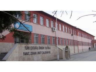 Hırsızlar okul kapılarını çaldı