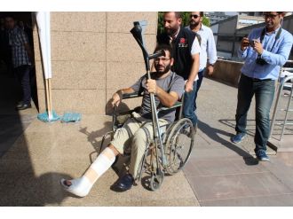Kaçarken ayağı kırılan savcı adliyeye böyle getirildi