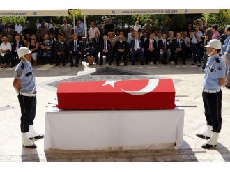 Eski İçişleri Bakanı Selçuk, son yolculuğuna uğurlandı