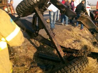 Traktör ile otomobil çarpıştı: 3 ölü, 3 yaralı