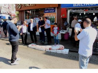 183 santim uzunluğunda, 152 kilogram ağırlığında
