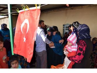 Şehidin baba evi ziyaretçi akınına uğradı