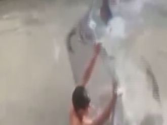 Nehirde ’balık akını’ kameraya yansıdı