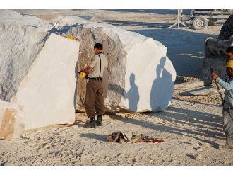 İşçi mermerin altında can verdi