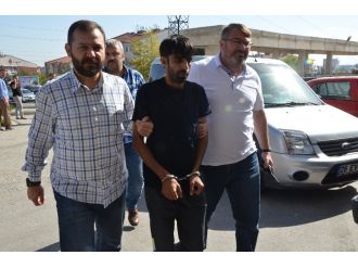 Eşini 49 yerinden bıçaklayarak öldürdü