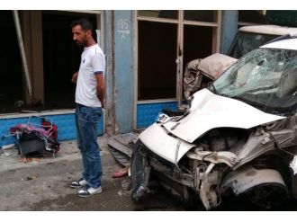 Kaldırıma çıkan araç çocuk arabasına çarptı: 1 ölü, 4 yaralı