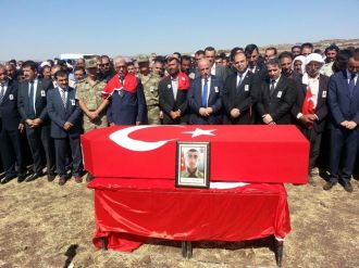 Şehidin cenazesinde Kürtçe ağıtlar yankılandı