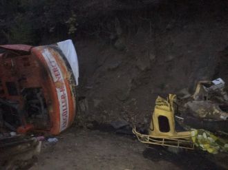 Kamyon uçuruma yuvarlandı: 1 ölü