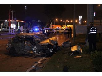 Aşırı hız 2 gencin sonu oldu