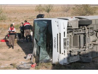 Düğün yolunda kaza: 26 yaralı