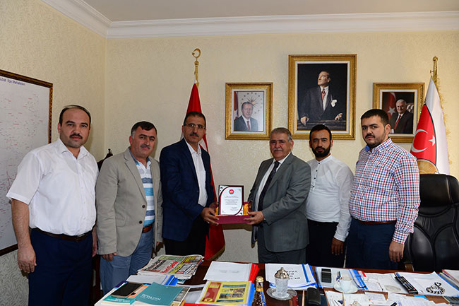 Din Görevlilerinden Başkan Mahçiçek’e Plaket