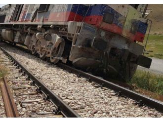 Muş’ta trene bombalı saldırı