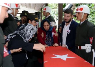 Şehit annesi: “Bırakın oğlumun yüzünü göreyim”