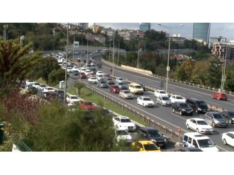 Köprüdeki intihar girişimi trafiği felç etti