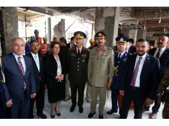 İki genelkurmay başkanı Meclis’i ziyaret etti