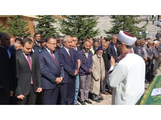 Bakan Bozdağ akrabasının cenaze törenine katıldı