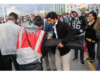 İstiklal’de çanta ve valizler aranıyor