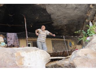 Kışı mağarada geçirmek için hazırlıklarını tamamladı