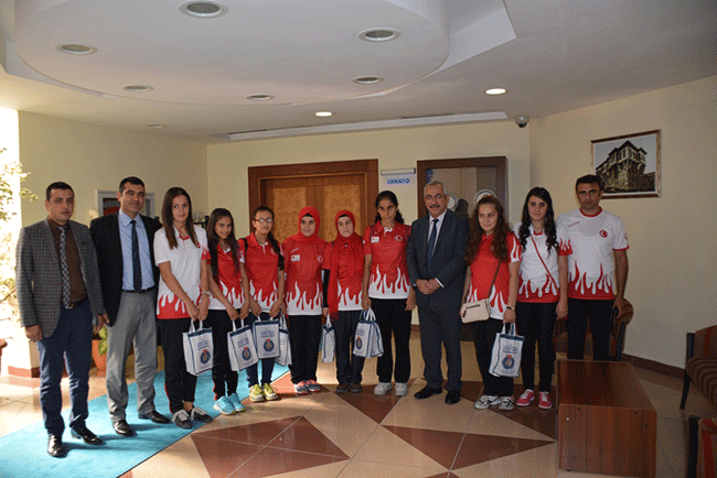 Olimpiyat Şampiyonu Sporcular Rektör Deveci’yi Ziyaret Etti