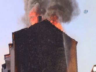 Koltukta başlayan yangın binayı sardı