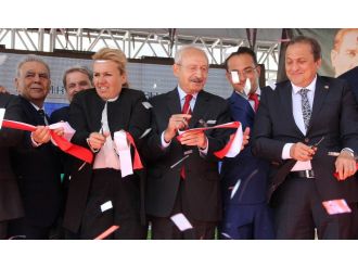 Kılıçdaroğlu, İzmir’de stat açtı