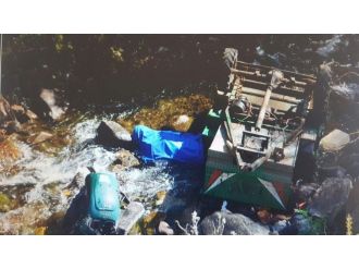 Cenazeye giderken kazada can verdi