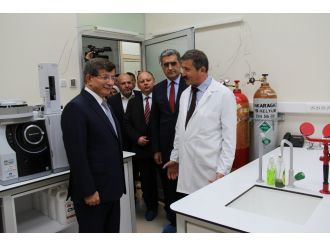 Ahmet Davutoğlu, KGTÜ’yü ziyaret etti