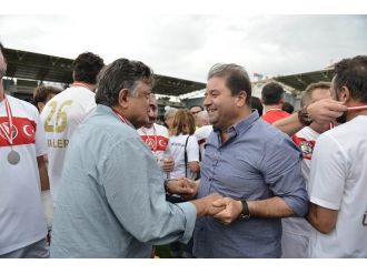 Ünlü isimler lösemili çocuklar için sahada