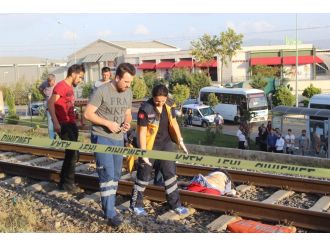 87 yaşındaki adam trenin önüne yattı