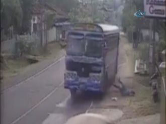 İlginç kaza, meraklı kalabalık