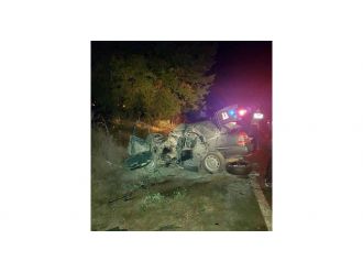 Otomobil TIR’ın altına girdi: 2 ölü