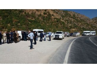 Düğün konvoyu kıl payı kurtuldu