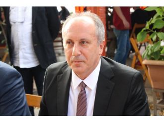 İktidar ve muhalefeti eleştirdi, gazeteciyi tersledi