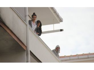 Korku dolu gözlerle izlediler