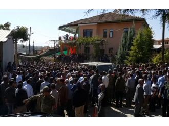 "Annenin duası ile gittin, sela ile geldin"