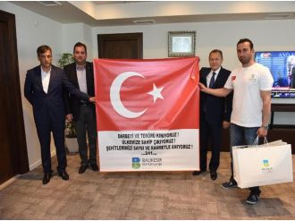 Engelli dünya rekortmeni demokrasi şehitleri için dalış yapacak