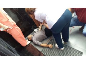 Kuyumcuya giren soyguncu çalışanları vurdu