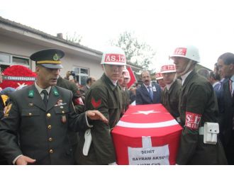 Çocuğunu göremeden şehit düşen askere veda