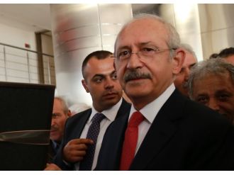 Kılıçdaroğlu, gar saldırısında ölenleri andı