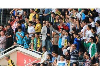 Tribün liderinin aracı kaza yaptı