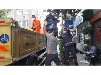 Şişli’deki çöp evden 1 kamyon çöp çıktı