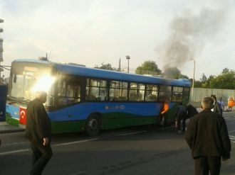 Yolcu dolu otobüs bir anda alev aldı!