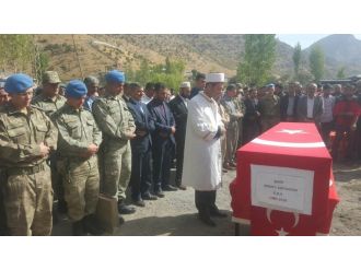 PKK’lı teröristlerin şehit ettiği korucu toprağa verildi