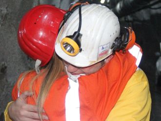 Yerin 600 metre altında duygusal buluşma