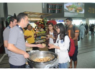 Atatürk Havalimanı’nda aşure ikramı