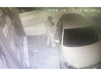 50 saniyede otomobilden hırsızlık kamerada