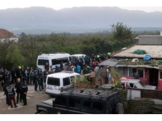 Sakarya’da 300 polisle şafak operasyonu